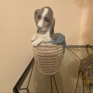 Lladro “Dog in Basket" #1128 Bassett Porcelain Figurine  Juan Huerta